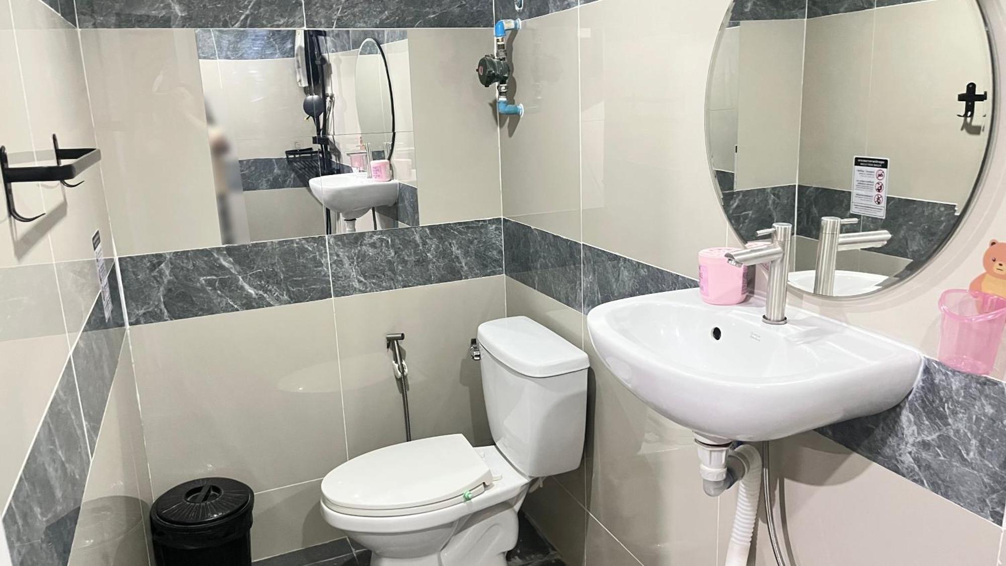 בנגקוק Pa Chalermchai Guesthouse מראה חיצוני תמונה
