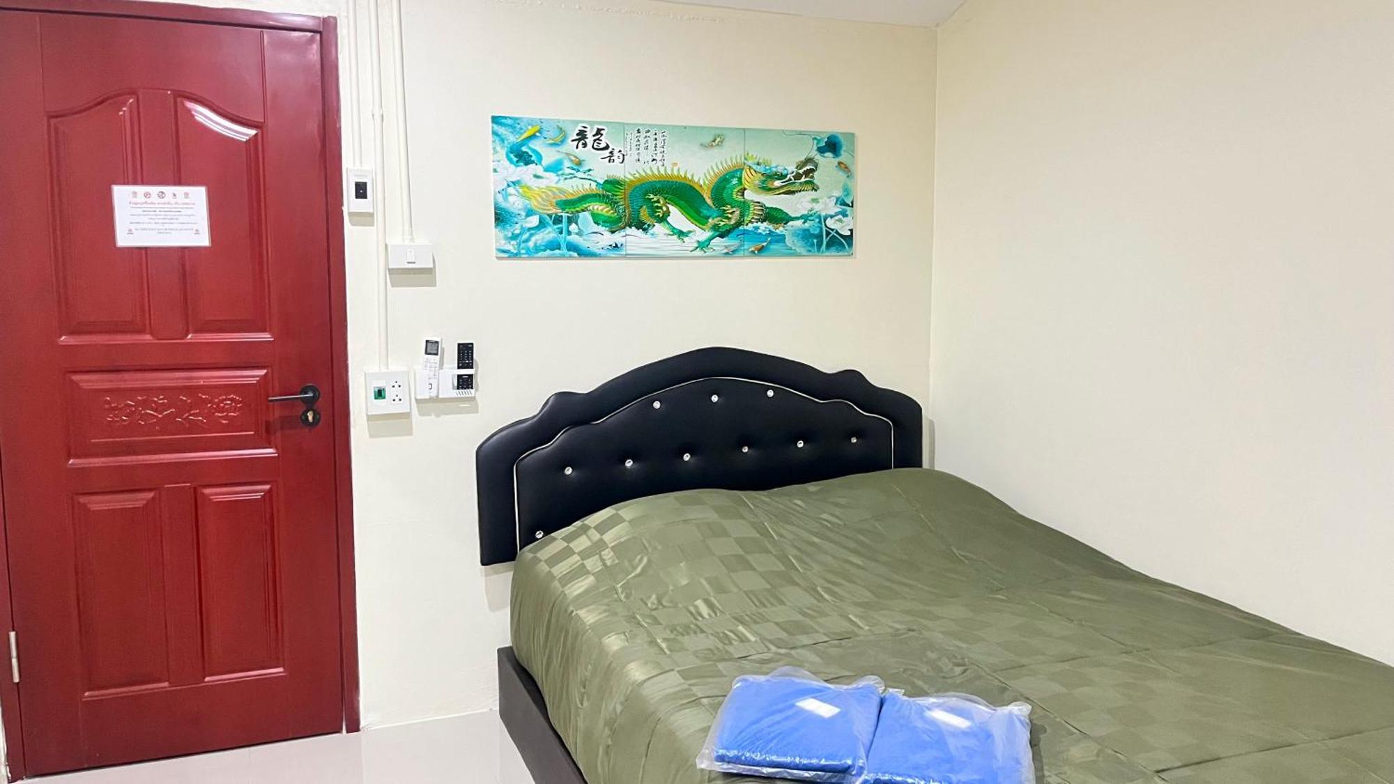 בנגקוק Pa Chalermchai Guesthouse מראה חיצוני תמונה